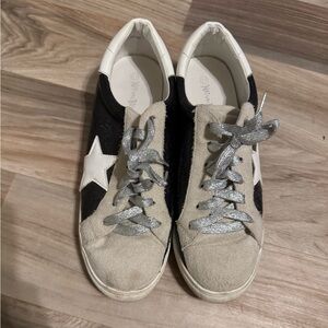 Stylish Black and White Women's Sneakers